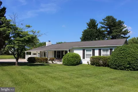 125 N Cypress Rd, Sterling, VA 20164
