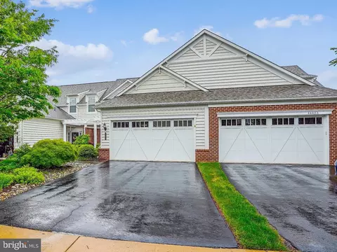 44425 Cruden Bay Dr, Ashburn, VA 20147