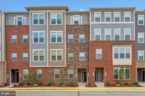 24726 Malibu Ter, Sterling, VA 20166