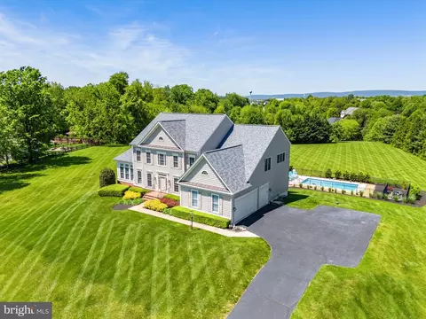 17215 Ivandale Rd, Hamilton, VA 20158
