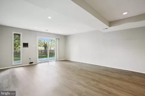Living - 9 Rheims Ct, Sterling, VA 20164 photo 3 of 3