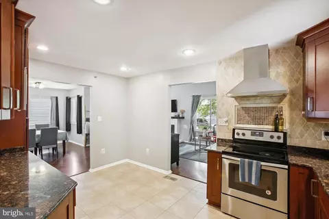 Entry Way - 9 Rheims Ct, Sterling, VA 20164 photo 3 of 5