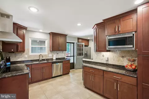 Kitchen - 9 Rheims Ct, Sterling, VA 20164 photo 2 of 2