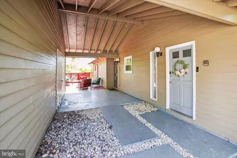 Exterior - 9 Rheims Ct, Sterling, VA 20164 photo 5 of 20