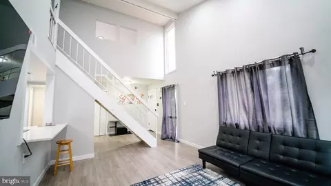 Entry Way - 34 Carousel Ct, Sterling, VA 20164 photo 3 of 9