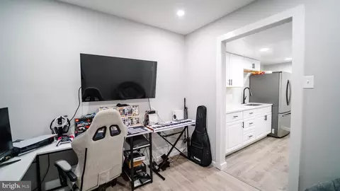 Entry Way - 34 Carousel Ct, Sterling, VA 20164 photo 8 of 9