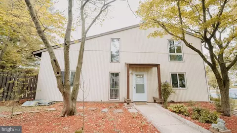 34 Carousel Ct, Sterling, VA 20164