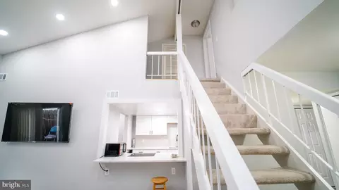 Entry Way - 34 Carousel Ct, Sterling, VA 20164 photo 9 of 9