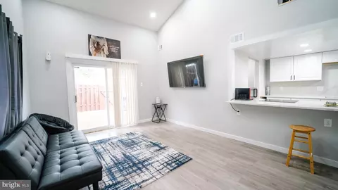 Entry Way - 34 Carousel Ct, Sterling, VA 20164 photo 5 of 9