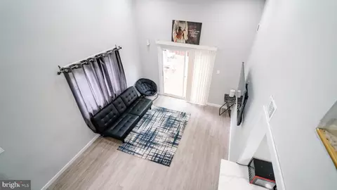 Entry Way - 34 Carousel Ct, Sterling, VA 20164 photo 4 of 9