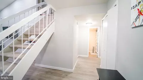 Entry Way - 34 Carousel Ct, Sterling, VA 20164 photo 2 of 9
