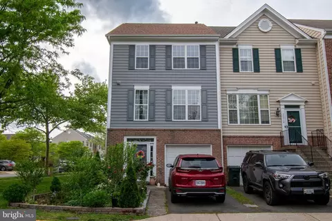 25510 Heyer Sq, Chantilly, VA 20152