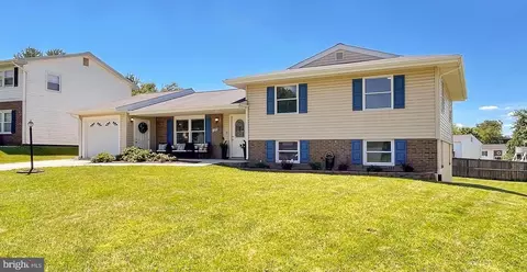 109 N Harrison Rd, Sterling, VA 20164