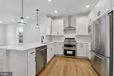 20819 Wood Quay Dr, Sterling, VA 20166