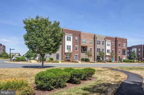 21083 Ashburn Heights Dr, Ashburn, VA 20148