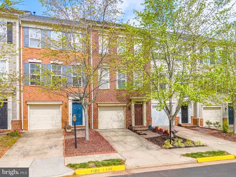 43120 Huntsman Sq, Broadlands, VA 20148