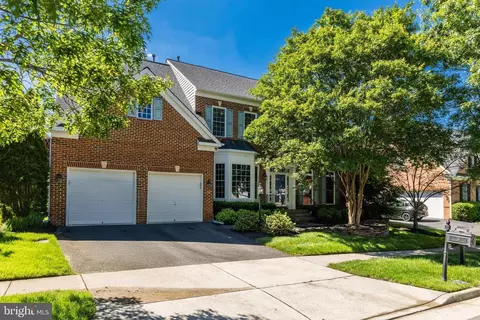 19103 Peaceful Stream Dr, Leesburg, VA 20176