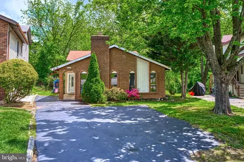 206 Keyes Ct, Sterling, VA 20164