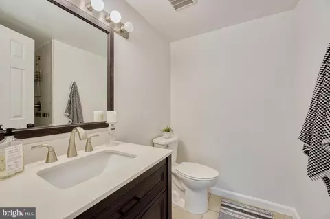 206 Keyes Ct, Sterling, VA 20164 photo 27