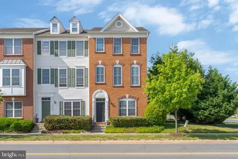 42830 Nations St, Chantilly, VA 20152