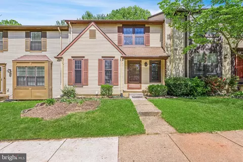16 Nicholson Ct, Sterling, VA 20165