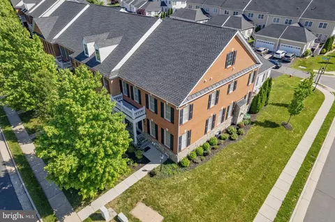 23268 Evergreen Ridge Dr, Ashburn, VA 20148