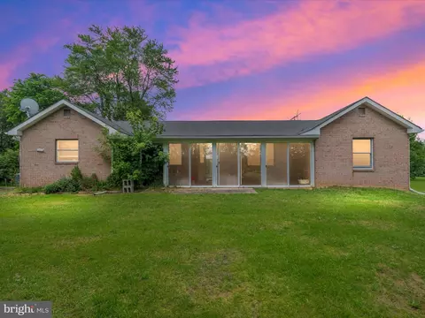 13967 Berlin Tpke, Lovettsville, VA 20180