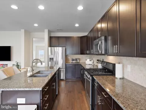 20600 Maitland Ter, Ashburn, VA 20147 photo 14