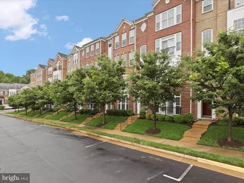 20600 Maitland Ter, Ashburn, VA 20147 photo 2