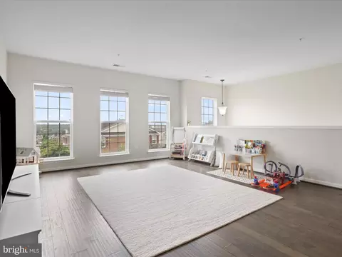 20600 Maitland Ter, Ashburn, VA 20147 photo 8