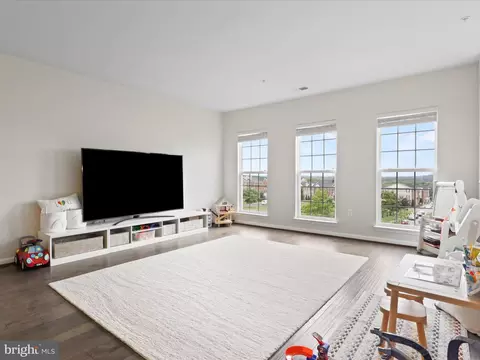 20600 Maitland Ter, Ashburn, VA 20147 photo 6