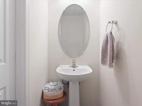 20600 Maitland Ter, Ashburn, VA 20147 photo 5