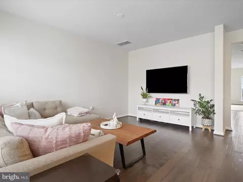 20600 Maitland Ter, Ashburn, VA 20147 photo 18
