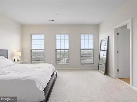 20600 Maitland Ter, Ashburn, VA 20147 photo 21