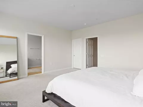 20600 Maitland Ter, Ashburn, VA 20147 photo 23