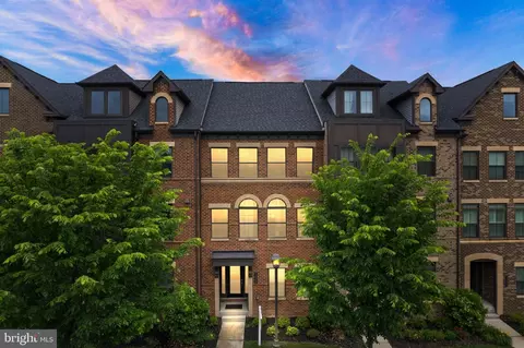 43388 Charitable St, Ashburn, VA 20148