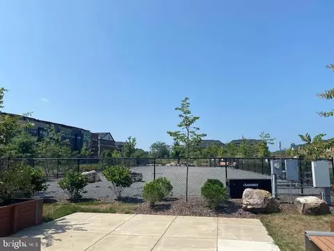 Exterior - 43388 Charitable St, Ashburn, VA 20148 photo 9 of 12