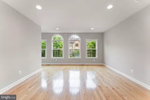 Living - 43388 Charitable St, Ashburn, VA 20148 photo 1 of 5