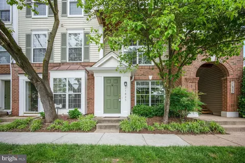 21825 Baldwin Sq, Sterling, VA 20164