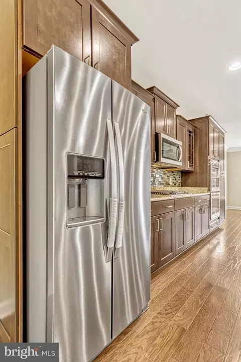 Kitchen - 22292 Pinecroft Ter, Ashburn, VA 20148 photo 2 of 3