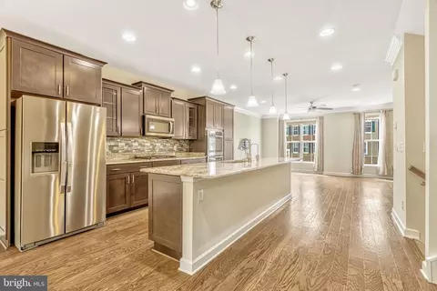 Kitchen - 22292 Pinecroft Ter, Ashburn, VA 20148 photo 1 of 3