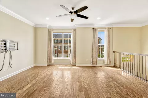 Living - 22292 Pinecroft Ter, Ashburn, VA 20148 photo 4 of 9
