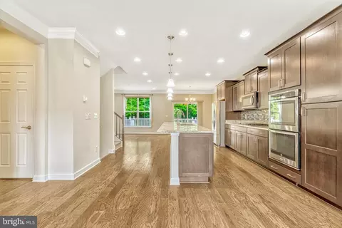 Entry Way - 22292 Pinecroft Ter, Ashburn, VA 20148 photo 2 of 7