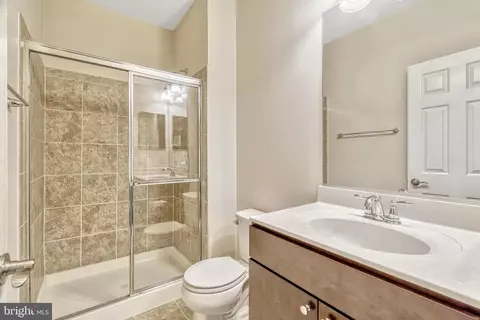 Bath - 22292 Pinecroft Ter, Ashburn, VA 20148 photo 3 of 3