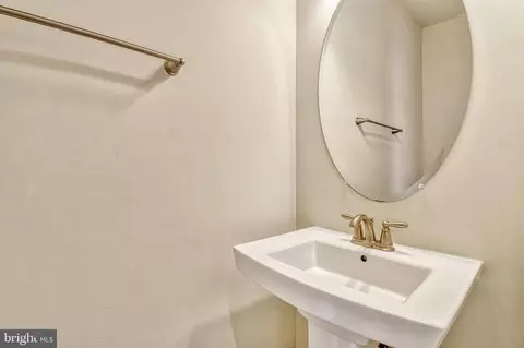 Entry Way - 22292 Pinecroft Ter, Ashburn, VA 20148 photo 5 of 7