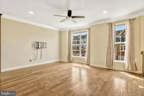Living - 22292 Pinecroft Ter, Ashburn, VA 20148 photo 3 of 9