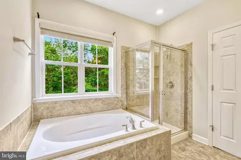 Bath - 22292 Pinecroft Ter, Ashburn, VA 20148 photo 2 of 3