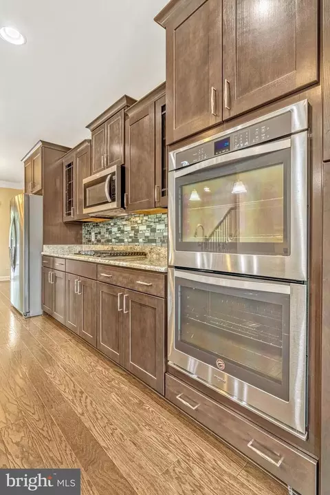Kitchen - 22292 Pinecroft Ter, Ashburn, VA 20148 photo 3 of 3