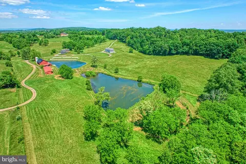 40755 Carper Ln, Paeonian Springs, VA 20129