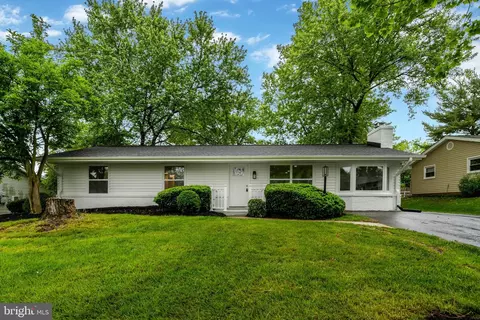 301 E Amhurst St, Sterling, VA 20164